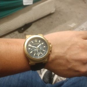 MICHAEL KORS

Oversized Dylan Gold-Tone and Silico